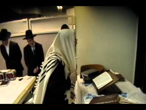 Michoel Weiss - Carlebach Selichos 5769/2009 (Haneshomoh Loch...) Part 1 of 4