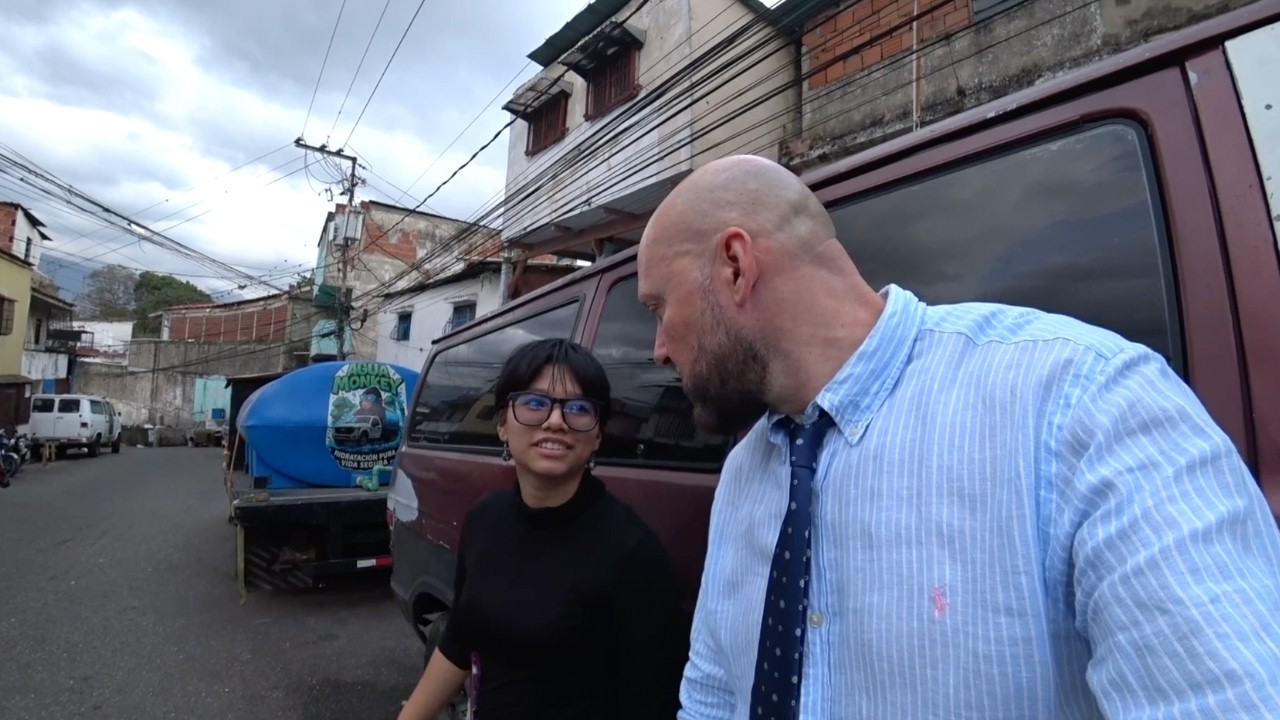 Venezuelan Girl Takes Me Into Her Dodgy Hood