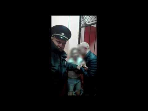 Пьяная и буйная девушка сломала нос медику в полицейском участке