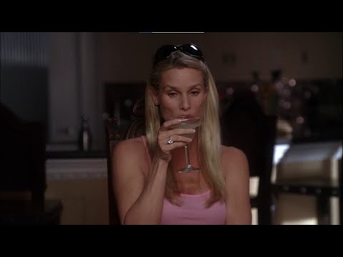 Desperate Housewives - Edie Britt: "I make all my men wait"