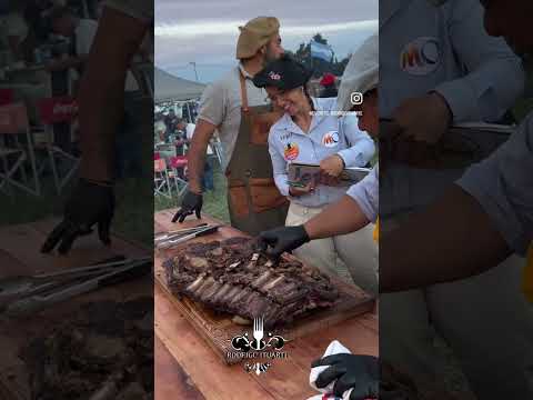Competencia de costillar a la llama Alcira Gigena -Córdoba .