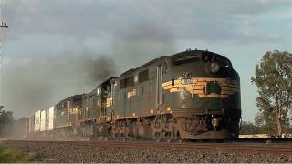 preview picture of video 'Pacific National Container train at Dysart.  Fri 27/01/12'