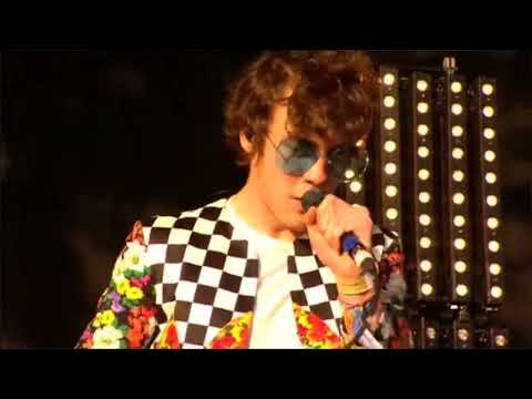 MGMT playing in front of 20 people vs 170,000