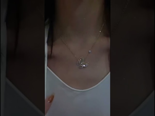 سلسال الفراشة مرصع بحجر الزركون