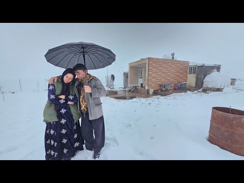 Cabin Night: Cold Outside, Warm Inside - A Couple Lives in the Mountains Without Amenities