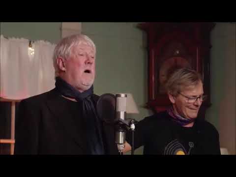 Travellin Strawberries - O helga natt