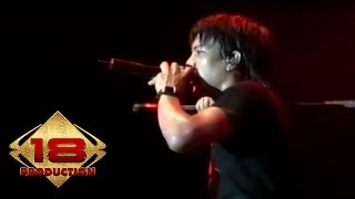 Download lagu Peterpan - Tak Bisakah  (Live Konser Padang 17 Agustus 2007) mp3