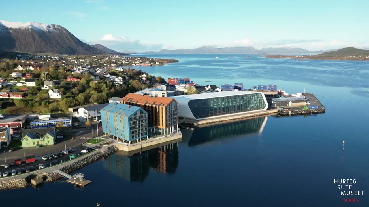 Discover the panoramic vistas of Hurtigrutemuseet's facade.