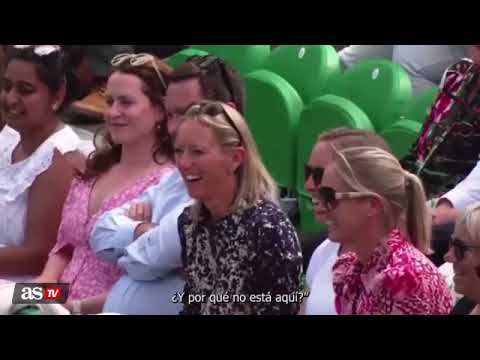 La broma de Tsisipas a Badosa cuando le preguntan por su relación: "Está ocupada comprando ropa"