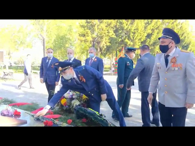 Глава района Сергей Демидов возложил цветы к обелиску павших воинов в Парке Победы