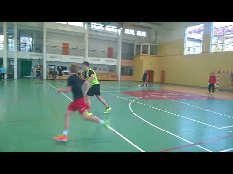 StrefaFutbolu.pl: Same Konkrety - Przyjaciele Fryzjera