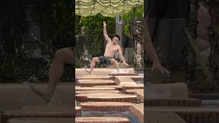 手なしで水上アスレチックをクリアせよ‼️