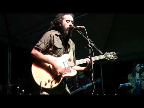 Umarraiz - Intro / Elevo os Meus Olhos @Brazlândia 20/11/2010