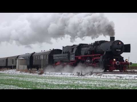 Winterdampf auf der Strohgäubahn mit 52 6106