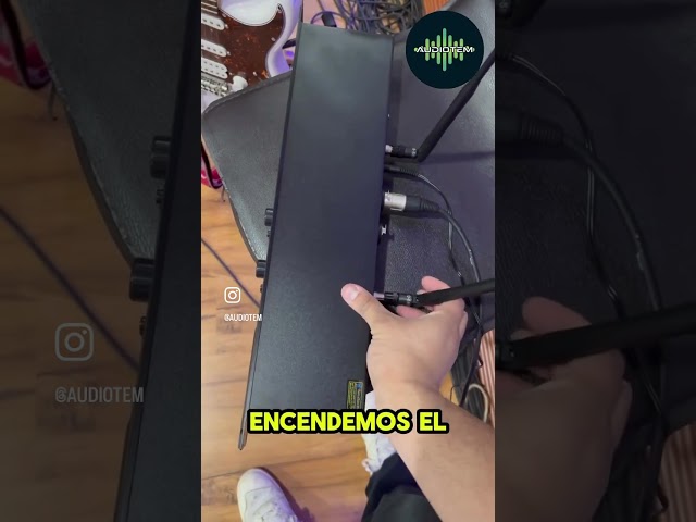 Vídeo relacionado con Debra UHF - Sistema de monitoreo inalámbrico in-Ear con Auriculares, 197 pies, Sistema estéreo IEM Profesional con transmisor y Beltpack para Estudio, Eventos, muestras de Cinta, actuaciones en