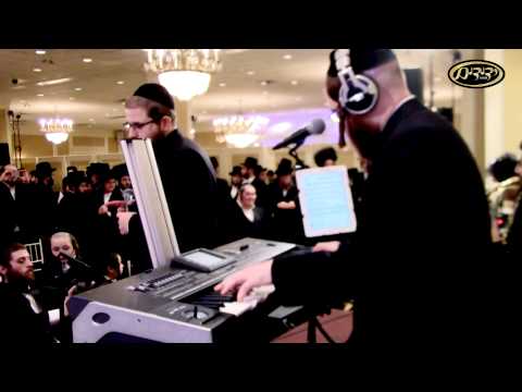 Uplifting Dance - Shea Berko Yedidim Choir - A. Berko Production | יושע ברקו ידידים חתונה חסידית