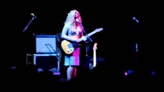 Alice Gold - Runaway Love - Live at Brixton London 1.9.2010