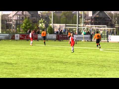 4 mei 2013 VV De Meern C1 - IJsselmeervogels C1 com 6-1 Doelpunt Rogier