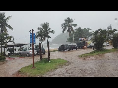 Rain in Ubatuba, SP, and one of the beaches is the most dangerous. 04/01/26. Be careful with chil...