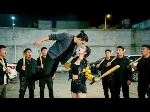 黑道女王被窮小夥強吻，眾人以為他死定了，不料他功夫了得，直接讓女王淪陷，死心塌地跟著他！ #短劇 #短劇全集 #短劇推薦 #drama #都市 #逆襲