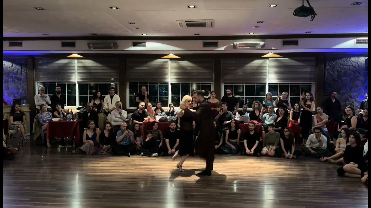 Mert Moran y Francesca Aracri - Remolino, Sans Souci - Ankara