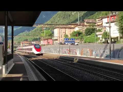 SBB Giruno durchfährt den Bahnhof Capolago