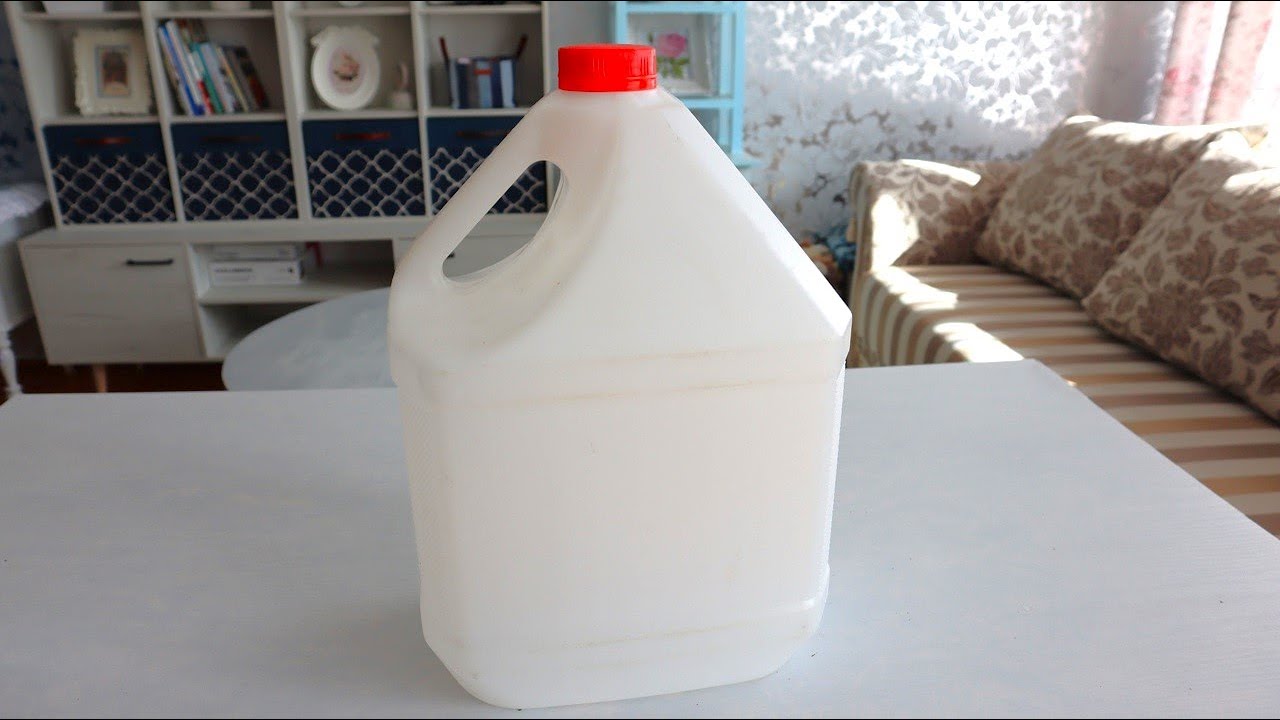 Не выкидывайте пластиковые канистры. Из них можно сделать полезные вещи ...