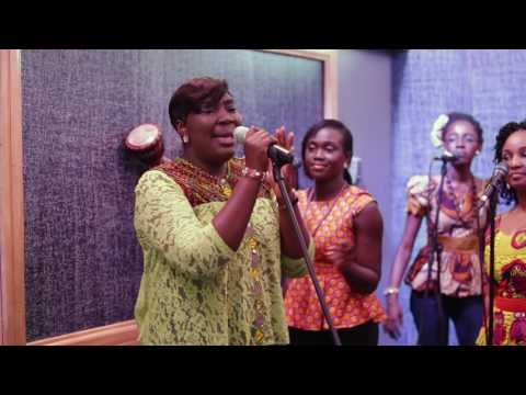 E'mPraise   wo do yen  ( You first loved us)