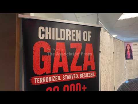 Shroud with names of Gaza child victims on display across from UN HQ Video-Thumbnail von YouTube