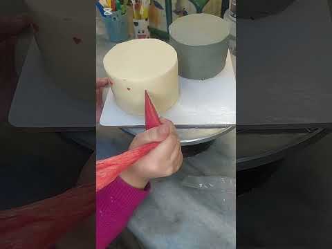 How to smooth Buttercream/ How to write ✍️ with Truffle on Cake @TheTasteExperienceOfficial