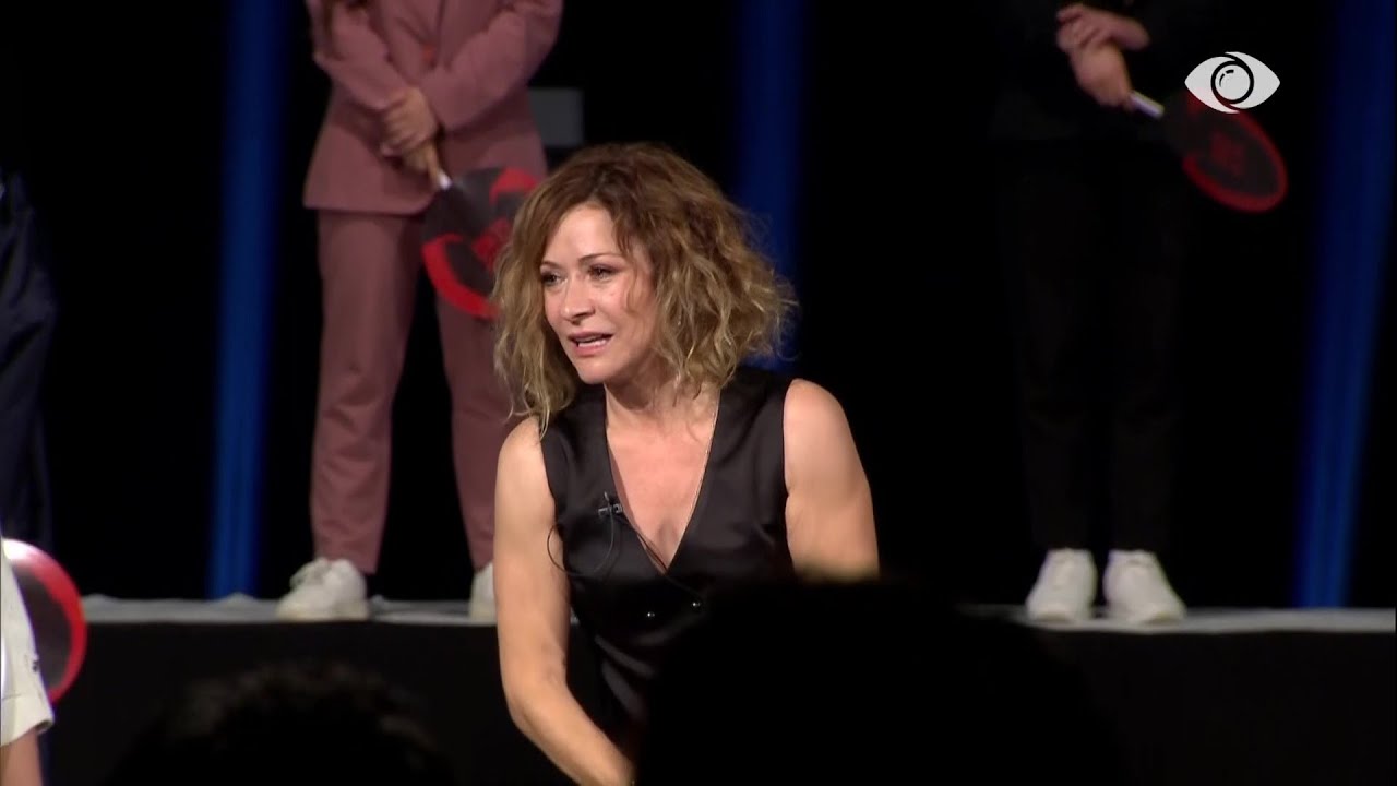 Unë jam Ceno!/ Egla mes lotësh, ndjek shfaqjen emocionuese që rrëfen jetën e saj