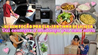 VAMOS MUDAR||DEI UM FOGÃO PRA ELA|| LEVAMOS O TANQUINHO•LAVEI LOUÇAS•MONTEI AS CAIXAS DA MUDANÇA🏠💕