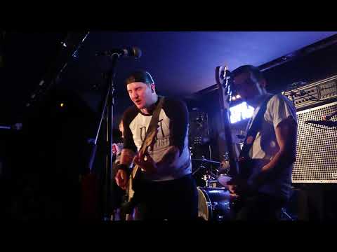 Jodie Faster - 50 seconds... + Fist up, heart with fingers + Troubled justice - Paris - 09/06/2019