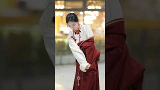 Download lagu LiLi, beautiful Tibetan woman, beautiful Tibetan costumes mp3