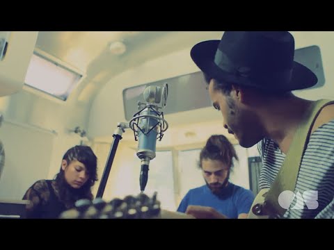 Twin Shadow - When We're Dancing | Live at OnAirstreaming