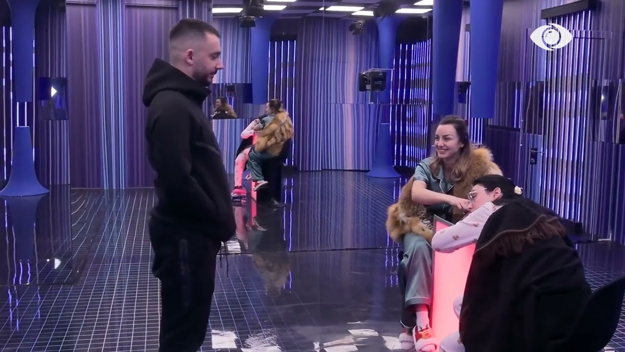 “U sqaruat ju të dyja?”/ Stelina dhe Ina tek pulsanti, Keijsi u shkon pranë: Është shumë...