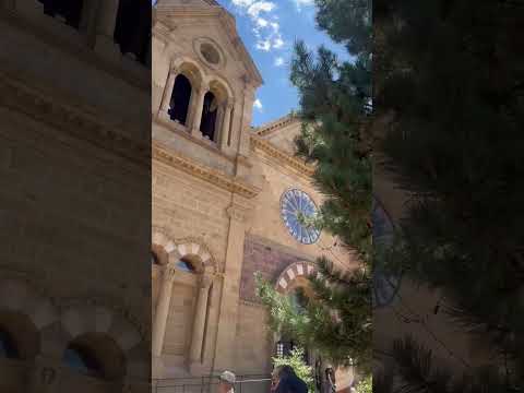 Explorando la Arquitectura Histórica de la Catedral de Santa Fe Architectural Wonders of Santa