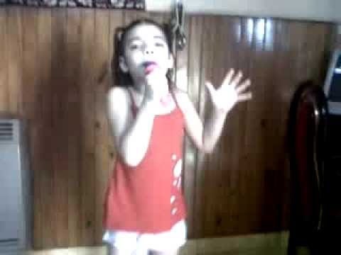 Nena Fanatica de Valeria Lynch - Amame en camara Lenta