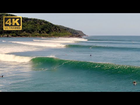 Vista de dron de Box Head surfeando