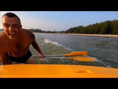 Viel Spaß mit meinem Sohn und dem Kanu am Memories Beach