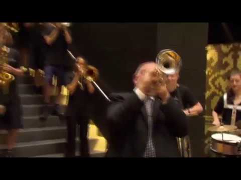 James Morrison & St Leonard's College Band - FLASH MOB!