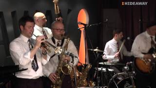 Si Cranstoun performs Ray Charles hit &quot;Hallelujah I love Her So&quot; at London&#39;s top jazz club, Hideaway