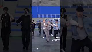 Download lagu BTS V dance with Saki Saki song🔥🥰 #hindisong #btsdance #taehyung #dancevideo #sakisaki #viralshort mp3