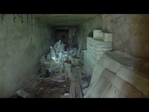 Lost Places: Stolleneingang verlassenes altes DDR Bergwerk