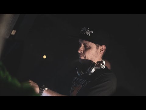 DJ E-RAYzor LIVE VINYL MIX