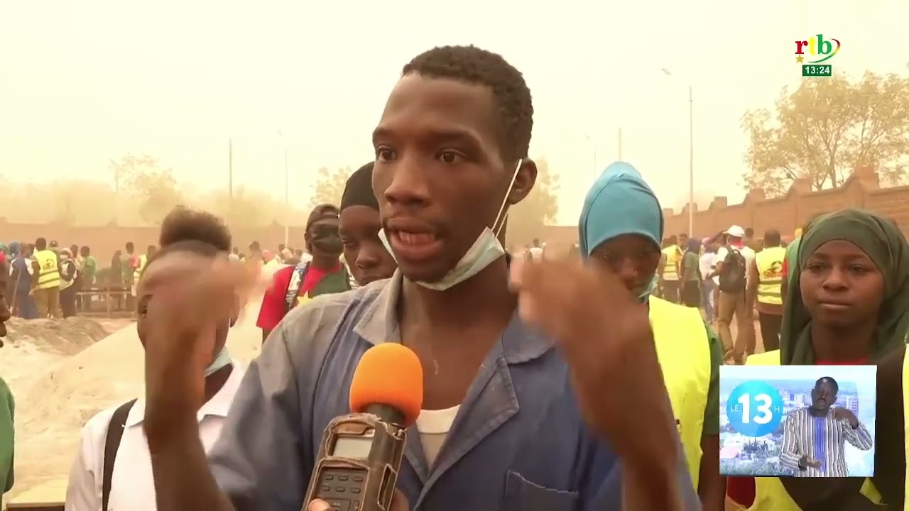 Des étudiants et le personnel de l’ULBO apportent leur contribution à l’agence Faso Mêbo du Yaadga