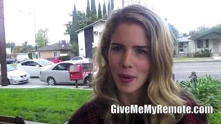 Emily Bett Rickards sur Felicity and Barry Allen - GiveMeMyRemoteTV