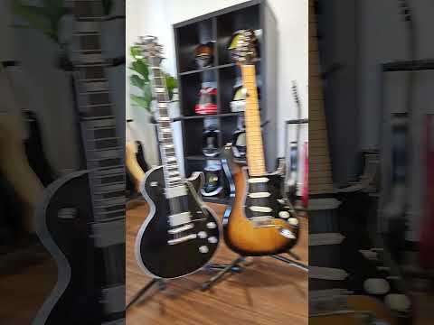 Classic guitar rivalry! Fender Stratocaster vs. Gibson Les Paul. Which is right for you?