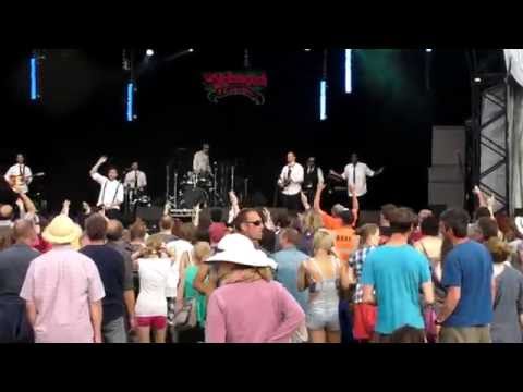 Gentleman's Dub Club - High Grade (live at Wychwood festival - 1st June 14)
