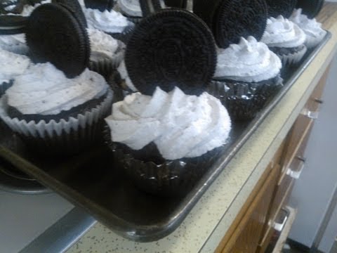 download lagu mp3 mp4 Bakerella Cookies And Cream Cupcakes, download lagu Bakerella Cookies And Cream Cupcakes gratis, unduh video klip Bakerella Cookies And Cream Cupcakes